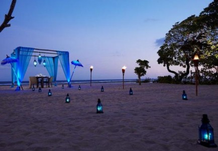 private-beach-dining